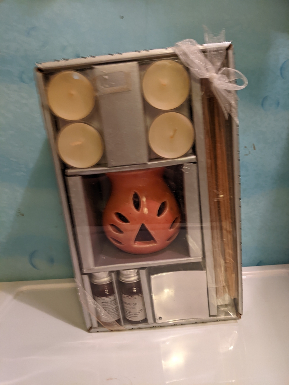 Ceramic Oil Warmer Gift Set with Tea Lights and Reed Sticks - Terracotta